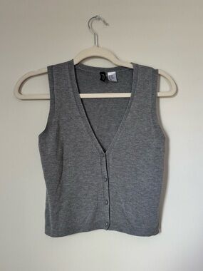 H&M Gray Sleeveless Button-Front Knit Tank